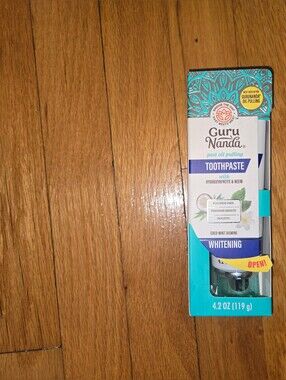 Whitening Toothpaste Gel in Teal and White